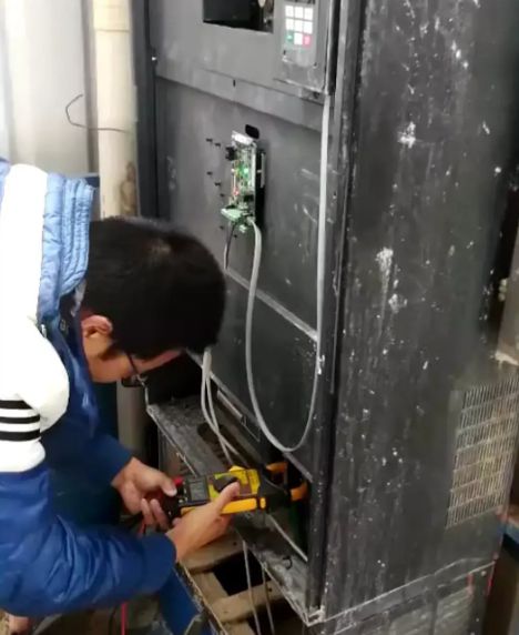 我們工廠一個很牛的電工 現在終于被老板開除了 維修工 網易訂閱